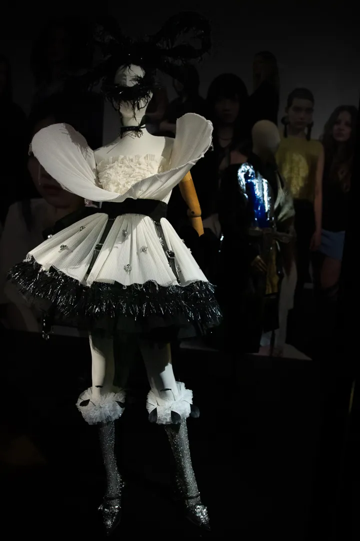 LOOKS, LOOKS, LOOKS: Royal Academy of Fine Arts Antwerp के डिज़ाइनरों की अगली पीढ़ी — रूप 3