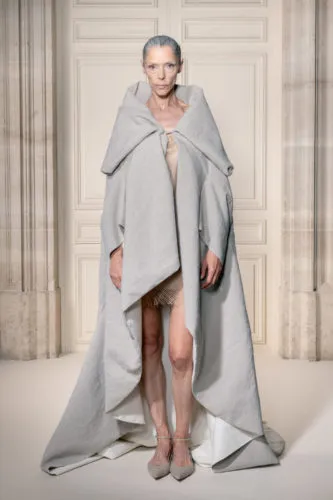 VIKTOR & ROLF कूचर: एक सिल्हूट का दोहरा जीवन — रूप 6