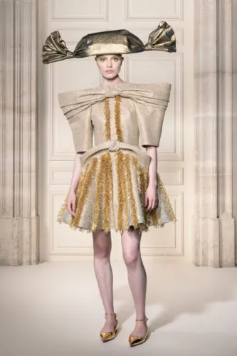 VIKTOR & ROLF कूचर: एक सिल्हूट का दोहरा जीवन — रूप 11