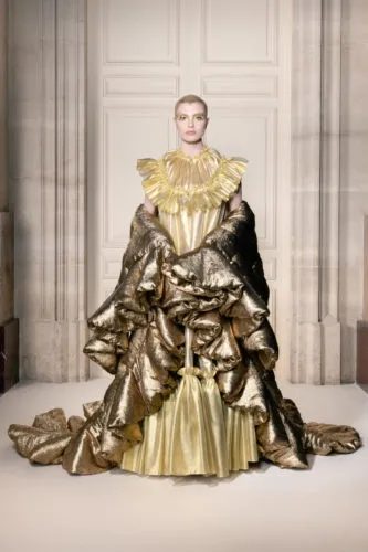 VIKTOR & ROLF कूचर: एक सिल्हूट का दोहरा जीवन — रूप 15