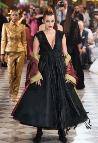 Franck Sorbier के साथ दुनिया की सैर: Le Parfum des Globes-trotteuses — रूप 9